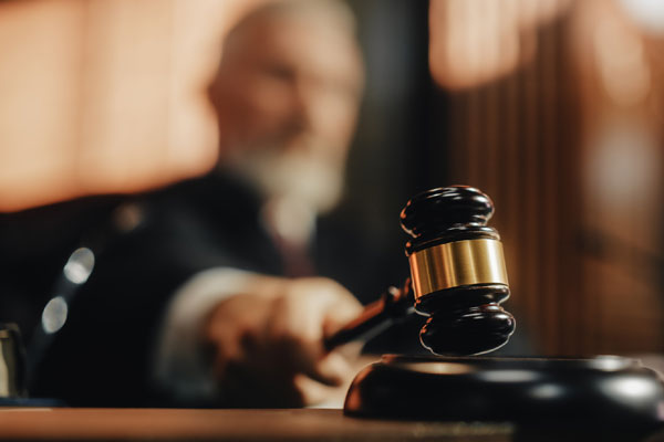 В Первоуральске суд взыскал с управляющей компании 380 тысяч рублей