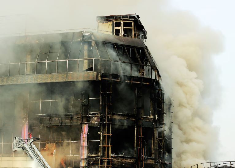 В Москве мигрант хотел взять деньги в долг, но вместо этого зарубил пенсионера и поджог дом | В Москве мигрант зарубил полковника авиации в отставке