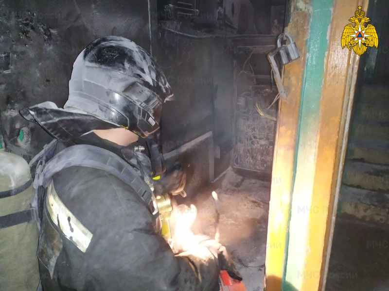 Накануне вечером в Первоуральске в пятиэтажке случился пожар. 11 человек эвакуировались самостоятельно Накануне вечером в Первоуральске в пятиэтажке случился пожар. 11 человек эвакуировались самостоятельно