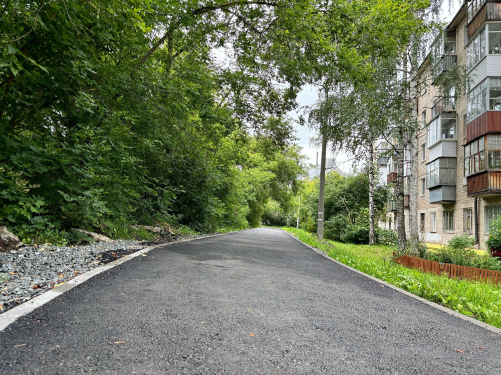 В Первоуральске реализуется программа по ремонту лестниц и тротуаров | На Урале проходит комплексное благоустройство