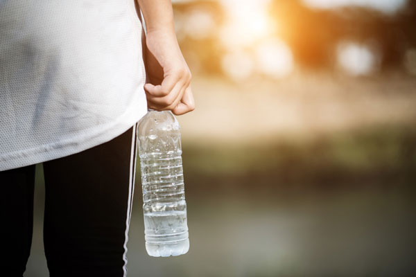 Россияне напуганы: правда ли популярная вода «Святой источник» отправлена? | Среди россиян распространились слухи об отправленной воде «Святой источник» Россияне напуганы: правда ли популярная вода «Святой источник» отправлена? | Среди россиян распространились слухи об отправленной воде «Святой источник»