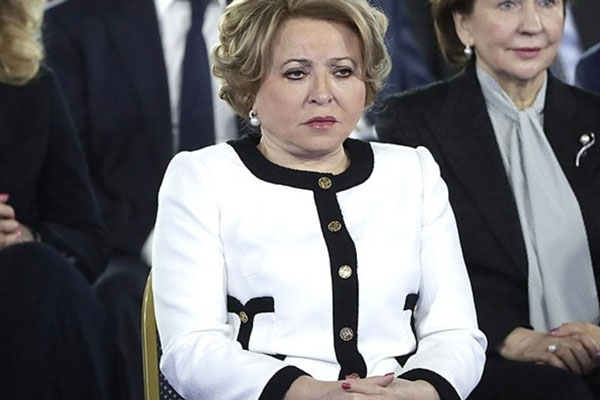 «Пусть учатся у себя дома»: Матвиенко предложила ограничить прием студентов в столичные вузы | Матвиенко предложила ограничить прием абитуриентов из регионов в московские вузы «Пусть учатся у себя дома»: Матвиенко предложила ограничить прием студентов в столичные вузы | Матвиенко предложила ограничить прием абитуриентов из регионов в московские вузы