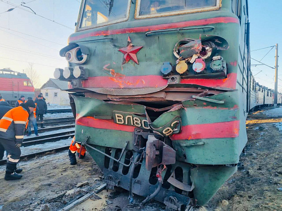 Крупная авария в Челябинской области: поезд без тормозов столкнулся с другим электровозом