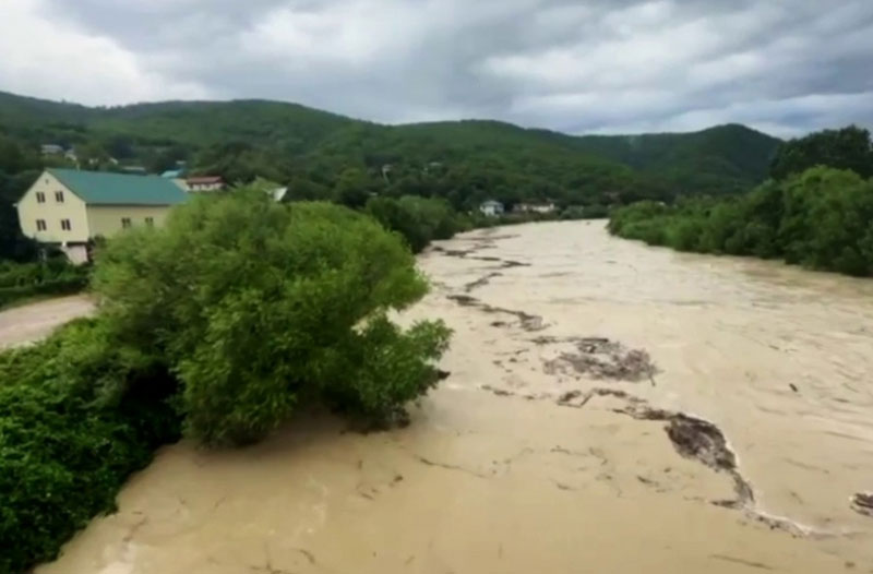Студенты-спасатели выходят на борьбу с паводком: в регионе сформировали группы быстрого реагирования | Специалисты ведут работы по ослаблению льда на нескольких реках