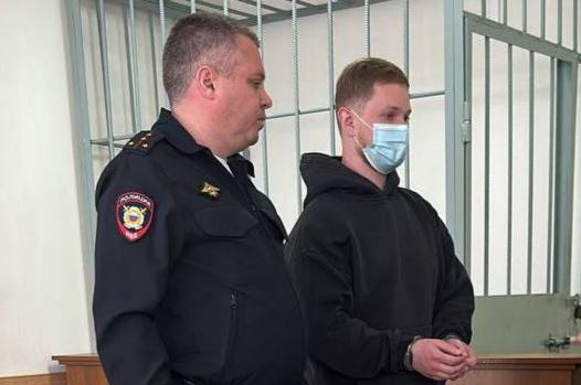 В Первоуральске осудили водителя автомобиля, из-за которого в ДТП погиб пассажир | Суд вынес приговор 26-летнему уральцу, по вине которого погиб пассажир автомобиля