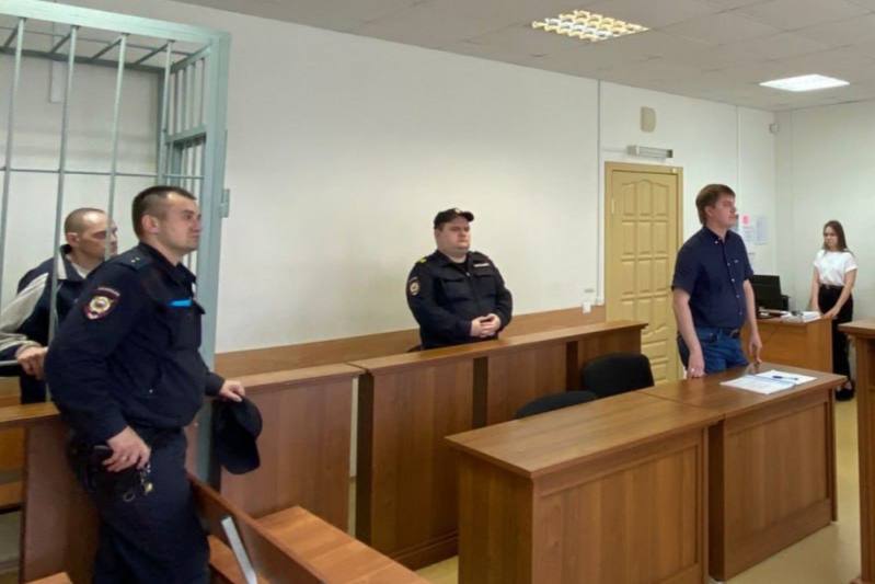 В Первоуральске мужчину осудили на восемь лет за убийство своего знакомого | Суд вынес приговор уральцу за убийство знакомого в ходе ссоры