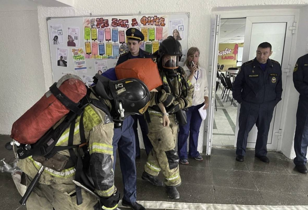 В Первоуральске пожарные отработали действия по спасению людей