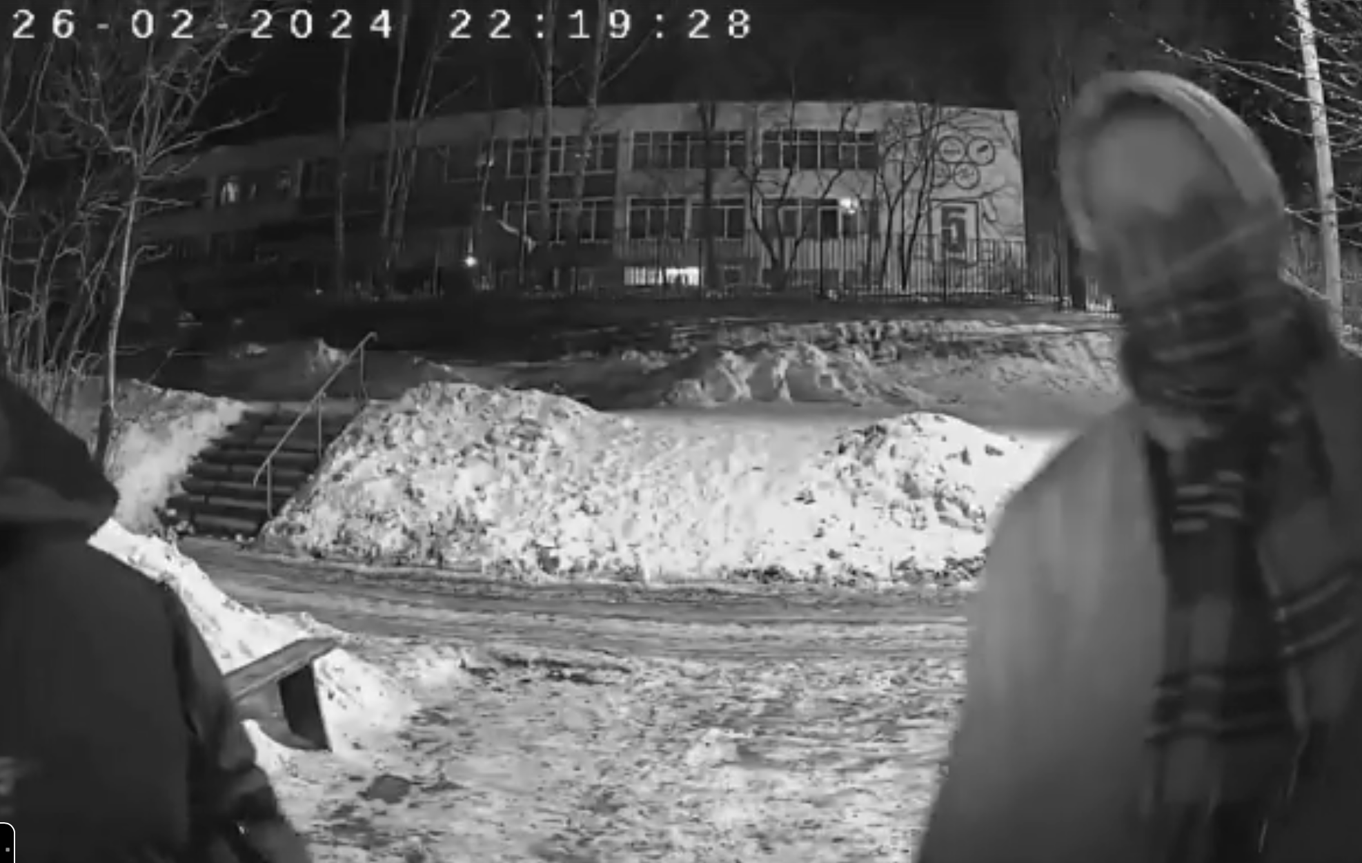 Юные первоуральцы наплевали, подожгли и изрисовали камеру домофона