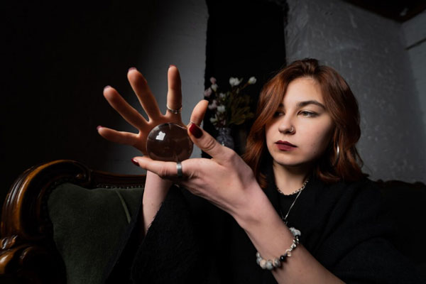 Екатеринбуржец обворовывал квартиры под видом снятия порчи | Екатеринбуржец со сверхспособностями обворовывал квартиры и употреблял мефедрон