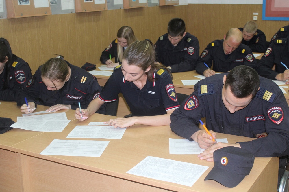 Полицейский из Первоуральска лучше всех стреляет из табельного оружия Полицейский из Первоуральска лучше всех стреляет из табельного оружия