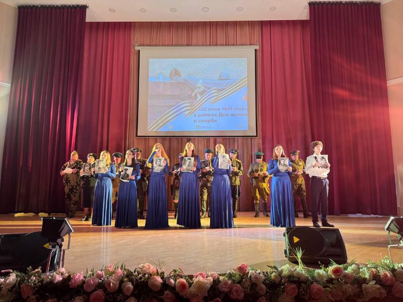 Первоуральцы почтили память погибших в годы Великой Отечественной войны  | В Первоуральске прошло мероприятие в честь Дня памяти и скорби  