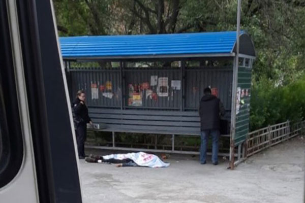 В Первоуральске на автобусной остановке обнаружен труп мужчины В Первоуральске на автобусной остановке обнаружен труп мужчины