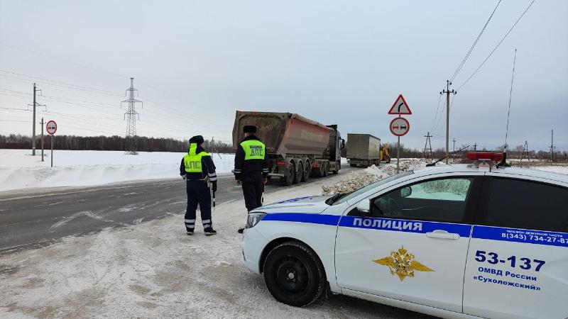 За свердловскими водителями будут особенно следить на дорогах: ГАИ проводит рейды | На Урале ГАИ организует рейд «Безопасная дорога»