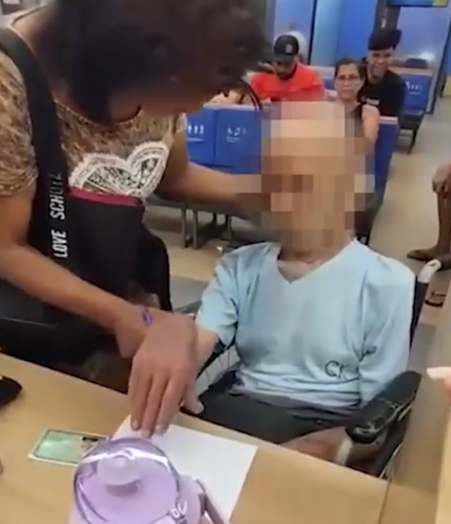 Женщина пыталась взять кредит, притащив в банк труп дяди | Женщина пыталась взять кредит, притащив в банк труп дяди