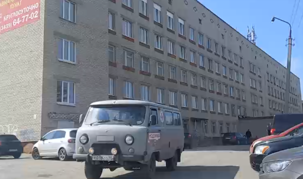 Обещания и реальность: проблемы ремонта поликлиники №3 в Первоуральске | Обещания и реальность: проблемы ремонта поликлиники №3 в Первоуральске Обещания и реальность: проблемы ремонта поликлиники №3 в Первоуральске | Обещания и реальность: проблемы ремонта поликлиники №3 в Первоуральске