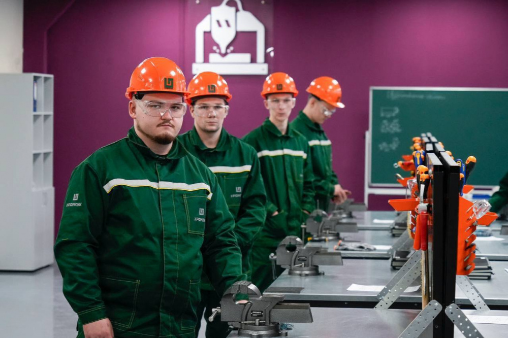 В Первоуральске для студентов открывают новые мастерские | На Урале для будущих аппаратчиков открыли новые мастерские