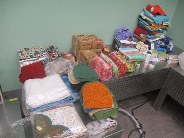 В аэропорту Кольцово поймали тюменскую туристку, которая пыталась провезти 23 кг индийских вещей | Тюменская туристка пыталась провезти более 20 кг сувениров из Индии