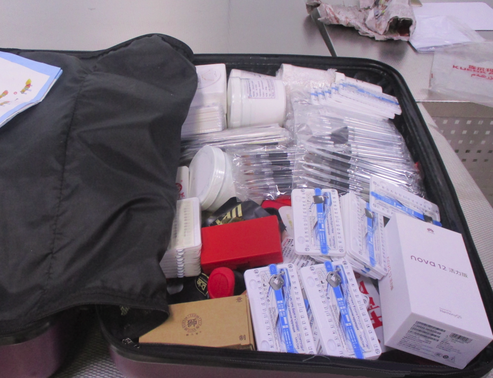 Уральские таможенники пресекли нелегальный ввоз стоматологических инструментов из Китая | Уральские таможенники пресекли нелегальный ввоз стоматологических инструментов из Китая