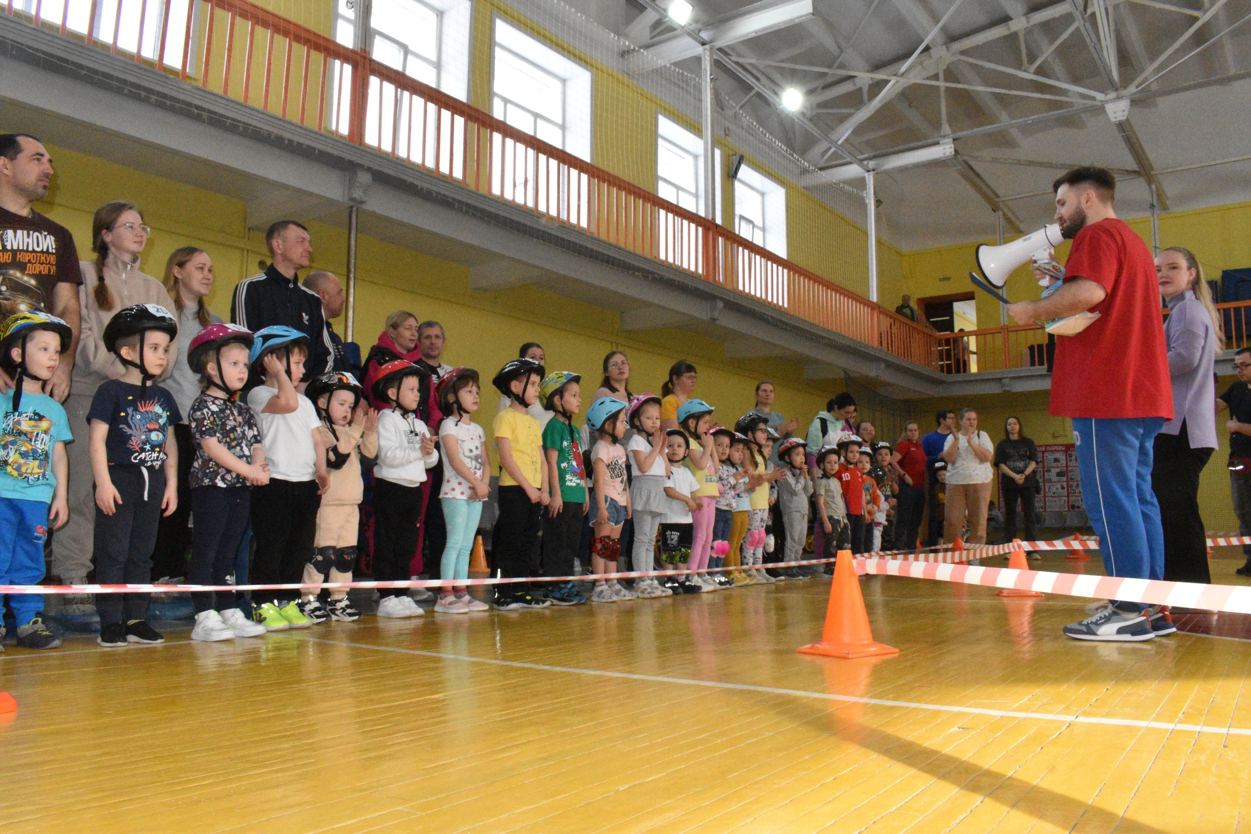 В Первоуральске состоялась гонка на беговелах «Победа - маме» В Первоуральске состоялась гонка на беговелах «Победа - маме»