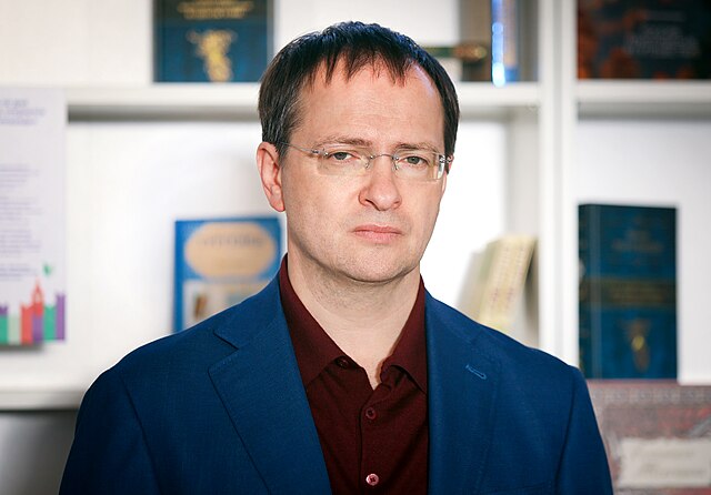 «Непозволительная роскошь»: Мединский предложил сократить длительность образования | В России может сократиться продолжительность школьного образования 