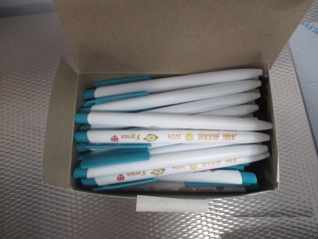 Жительница Екатеринбурга пыталась вывезти в Тбилиси 12 кг сувениров | У пассажирки в Кольцово изъяли 12 килограммов сувениров