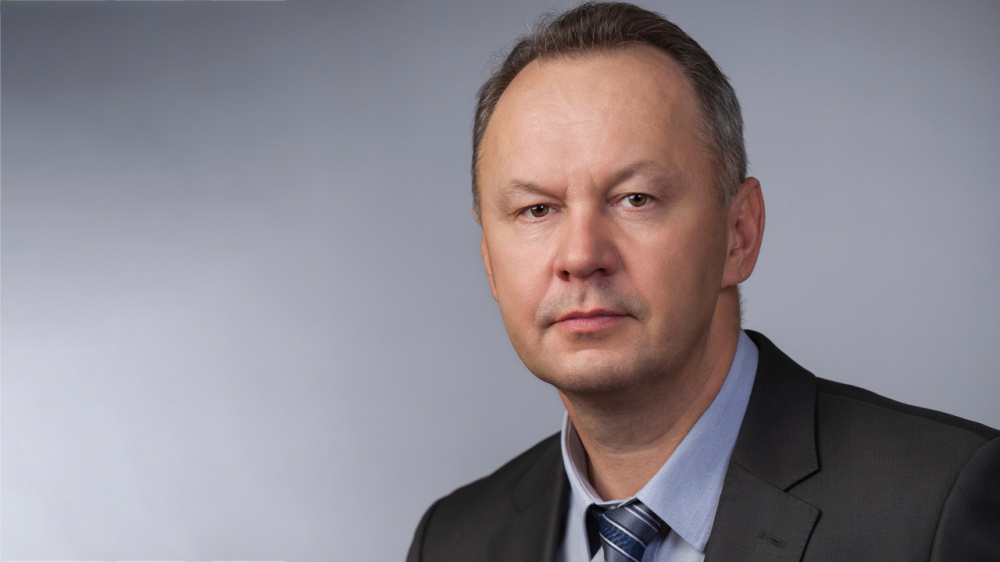 Сотрудник Первоуральского завода отмечен престижной премией Черепановых | В Первоуральске сотрудника завода наградили премией Черепановых