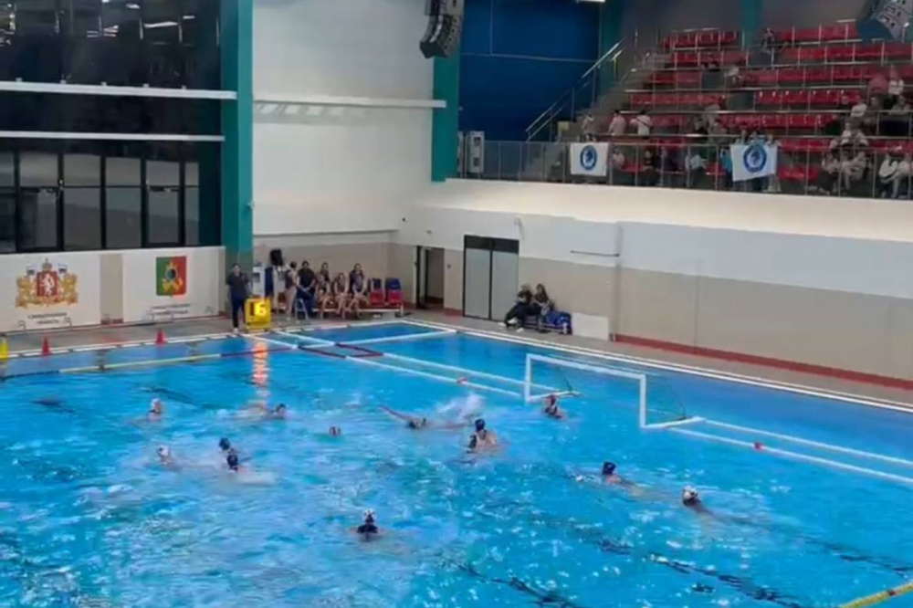 Первоуральск стал площадкой для домашних матчей чемпионата России по водному полу | Уральские ватерполистки показали отличную игру на домашнем матче чемпионата России