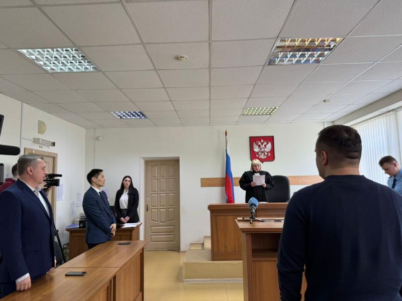 Штраф почти на 10 млн рублей и 3,5 года условно: в Первоуральске прошел суд над инженером  | В Первоуральске инженеру, пытавшемуся дать взятку за ремонт дорог, вынесли приговор