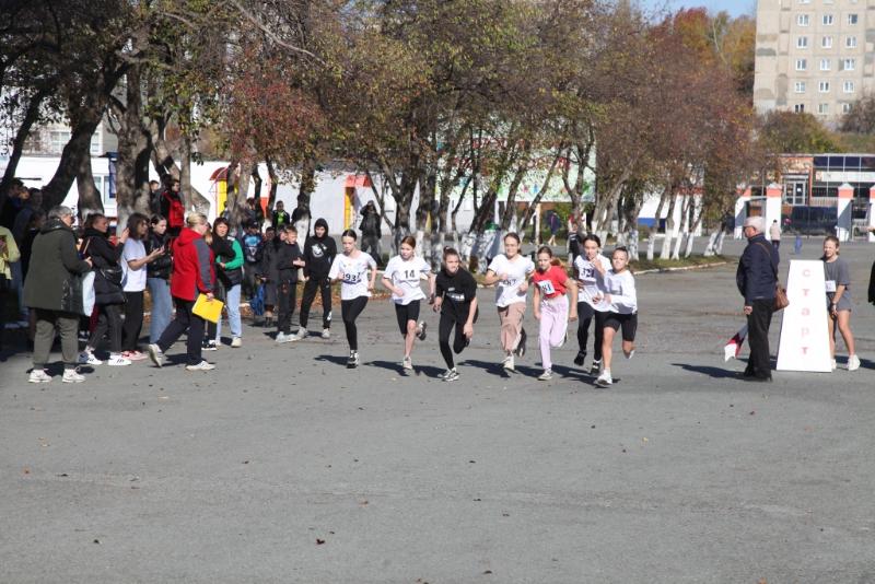 В Первоуральске прошел кросс памяти воина-афганца Андрея Горячева | Первоуральские школьники присоединились к кроссу памяти Андрея Горячева