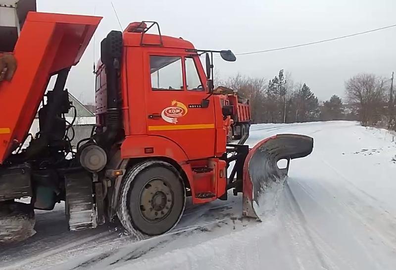 На Урале боле 400 единиц техники ликвидируют последствия снегопада | В Свердловской области на борьбу со снегом около 400 единиц техники На Урале боле 400 единиц техники ликвидируют последствия снегопада | В Свердловской области на борьбу со снегом около 400 единиц техники