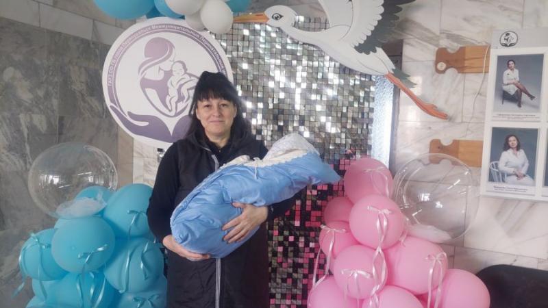 В Первоуральске родился мальчик, которого назвали в честь разведчика, водрузившего знамя над Рейхстагом | Многодетная мама из Первоуральска назвала сына в честь героя войны