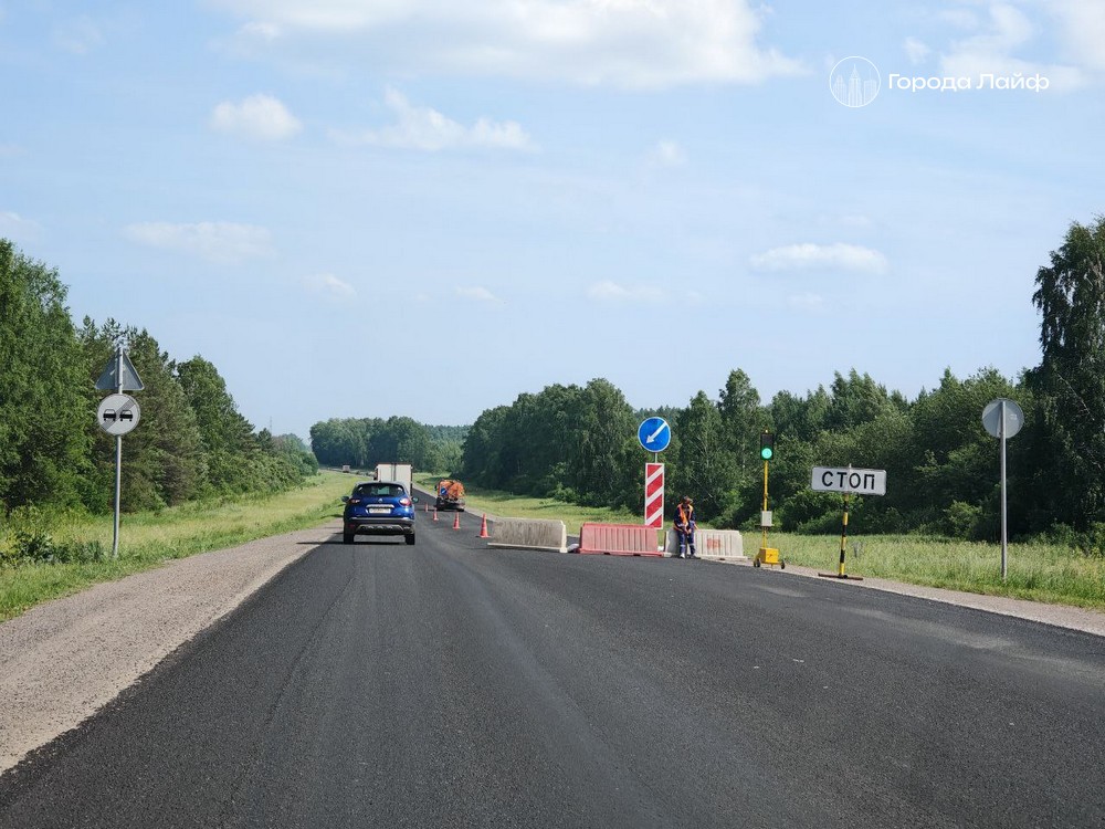 Дорожный сезон в Первоуральске завершён: отремонтировано 11 участков, обновлено 14 километров дорог | Дорожные работы в Первоуральске выполнены полностью и в срок