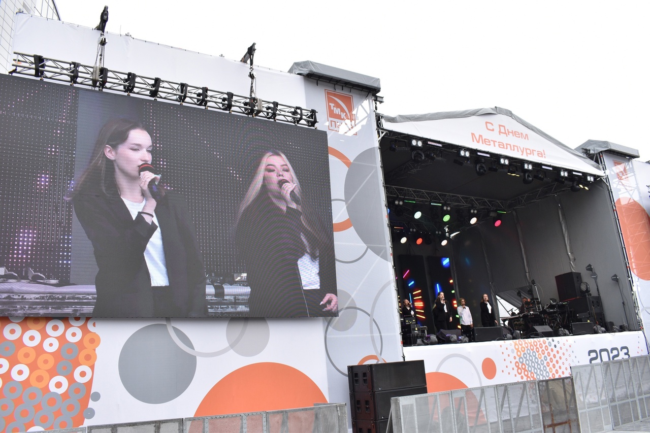 Дождь не помешал празднованию Дня металлурга в Первоуральске Дождь не помешал празднованию Дня металлурга в Первоуральске