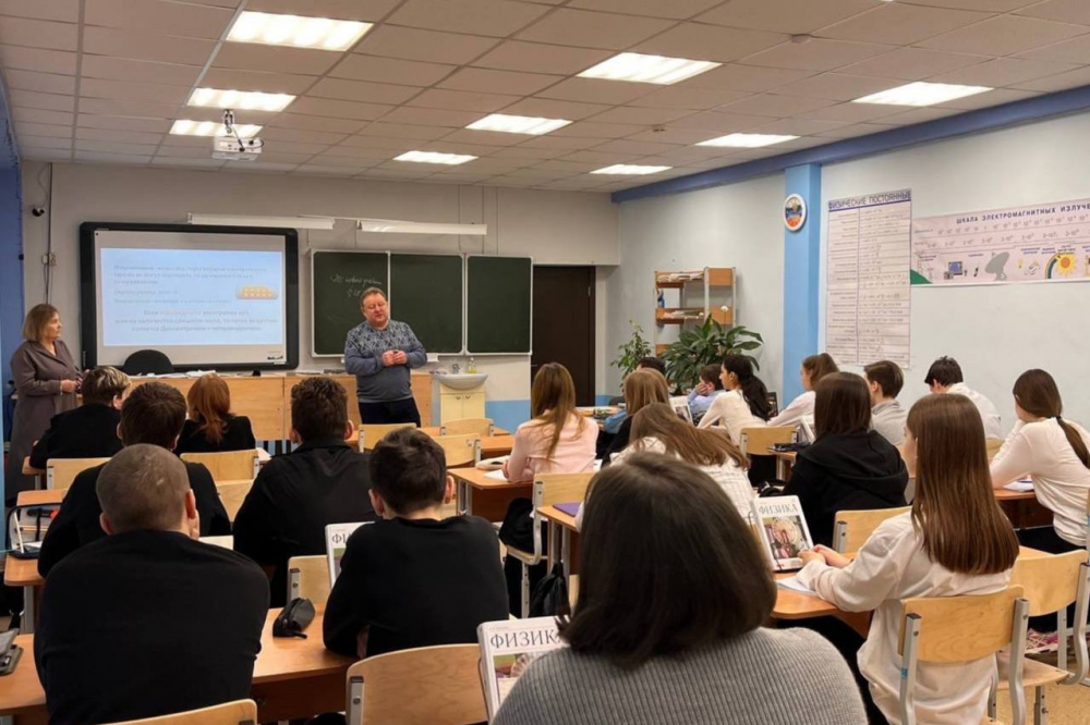 Первоуральский врач рассказал школьникам о причинах отказа от курения | На Урале врач провел для школьников лекцию о вреде курения Первоуральский врач рассказал школьникам о причинах отказа от курения | На Урале врач провел для школьников лекцию о вреде курения