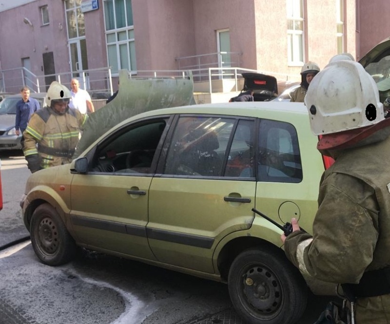 Накануне в Первоуральске сгорела автомашина ВАЗ