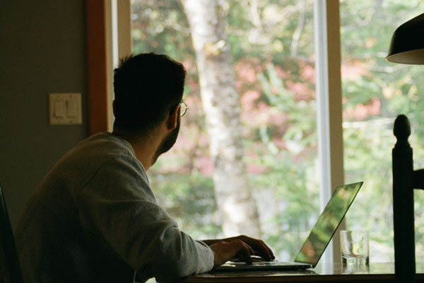 Каждый девятый молодой специалист готов переехать ради работы: результаты опроса | Лишь 23% россиян готовы переехать ради работы: итоги опроса