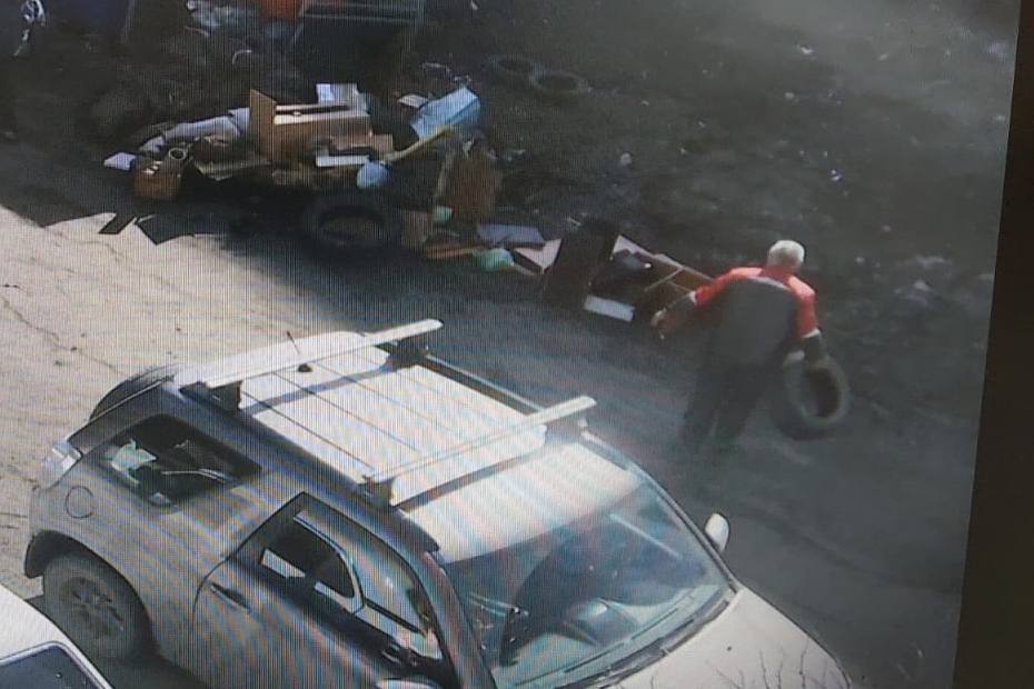 В Первоуральске борются с незаконным выбросом покрышек: в очередной раз местный житель нарушил правила  | На Урале продолжают работу по созданию системы утилизации покрышек
