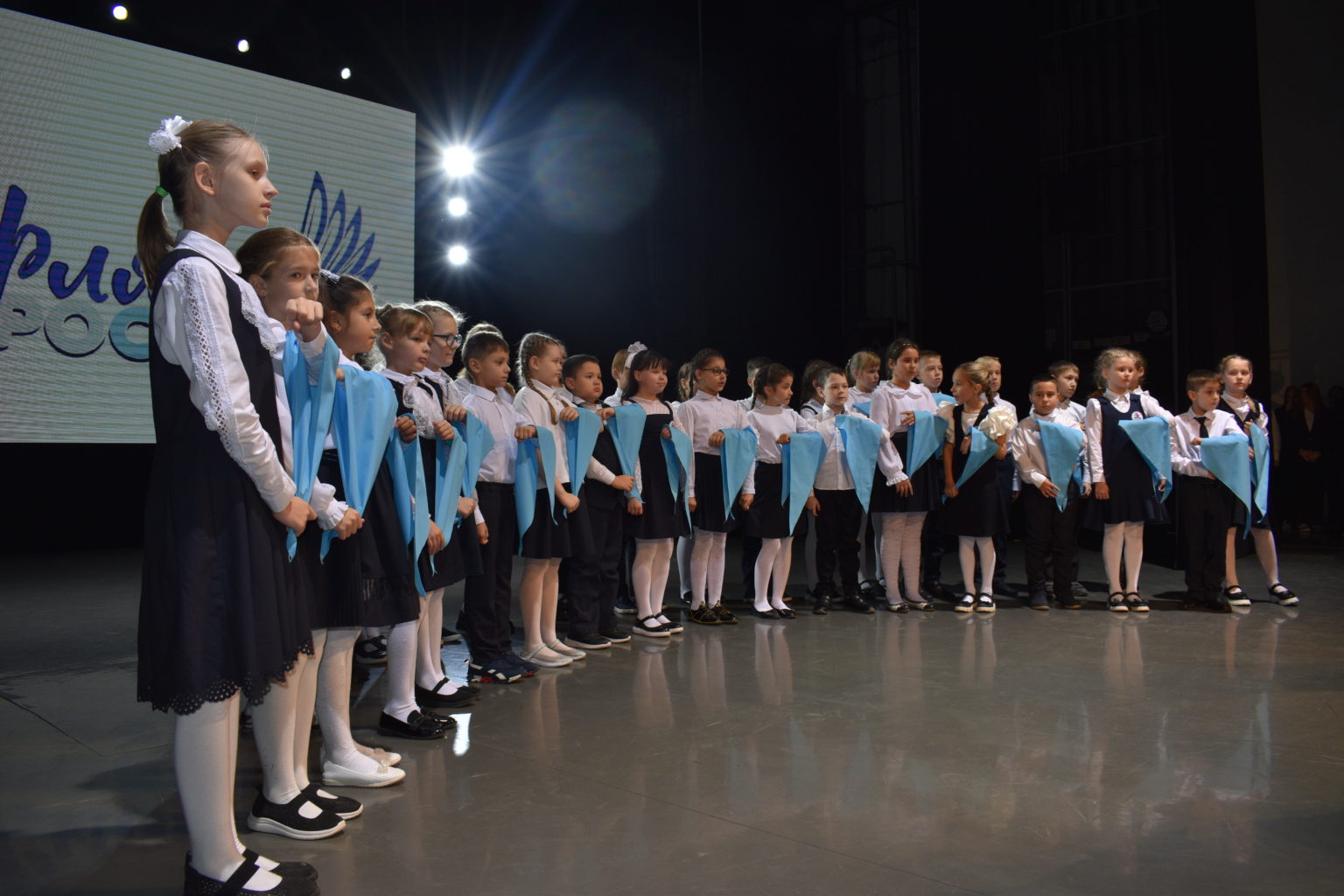 В Первоуральске детей посвятили в орлята В Первоуральске детей посвятили в орлята