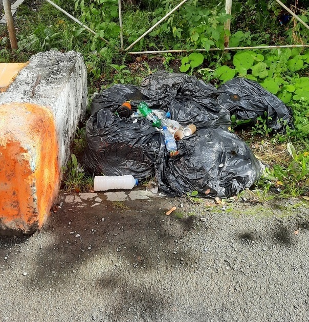 Первоуральцы пожаловались на стихийную свалку в центре города 