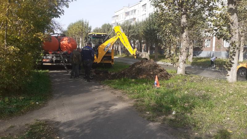 В Первоуральске на улице Володарского устранили утечку на трубопроводе | В Первоуральске проинформировали о текущей и предстоящей работе водоканала 