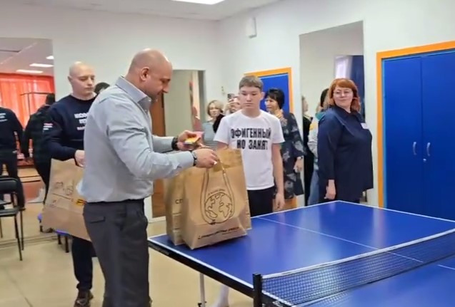 Полпред Жога посетил первоуральский Центр социальной помощи «Росинка» | Полпред Артем Жога посетил центр «Росинка» в Первоуральске