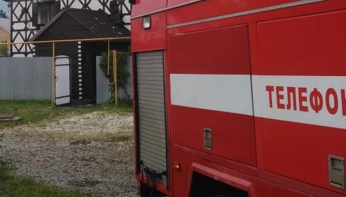 Утром под Первоуральском загорелся частный жилой дом Утром под Первоуральском загорелся частный жилой дом