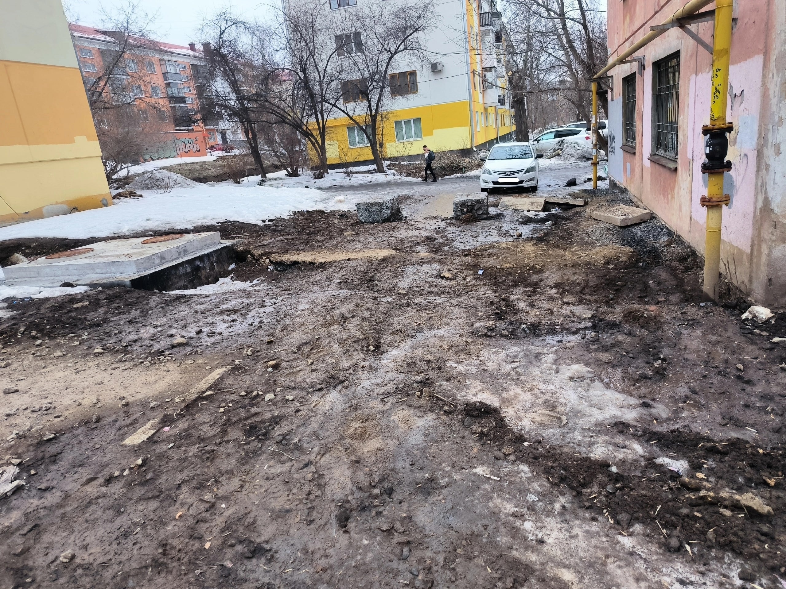 Жители Первоуральска требуют благоустройства после ремонта на улице 1 Мая: грязь и разрушения вызывают недовольство | Жители Первоуральска требуют благоустройства после ремонта на улице 1 Мая