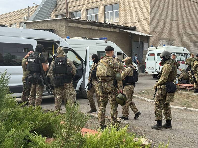 ЧП в колонии под Волгоградом: заложники освобождены, боевики ликвидированы | Захват ИК-19: имена преступников и подробности операции по освобождению