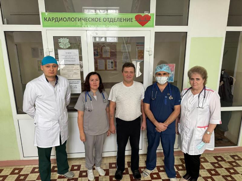 Воскресал семь раз: свердловские врачи спасли 56-летнего мужчину от инфаркта | Свердловчанина семь раз выводили из клинической смерти: врач спасли мужчину от инфаркта