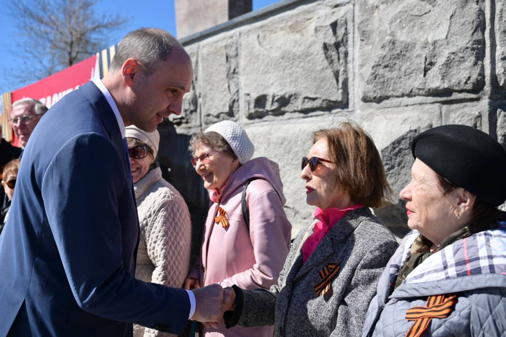 Как прошел визит главы Свердловской области в Первоуральск: Денис Паслер обратился к местным жителям | Врио губернатора Свердловской области Денис Паслер посетил Первоуральск Как прошел визит главы Свердловской области в Первоуральск: Денис Паслер обратился к местным жителям | Врио губернатора Свердловской области Денис Паслер посетил Первоуральск