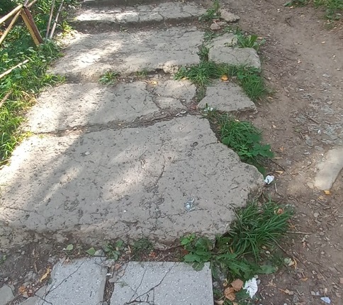 Житель Первоуральска обратил внимание коммунальщиков на опасную дорожку 