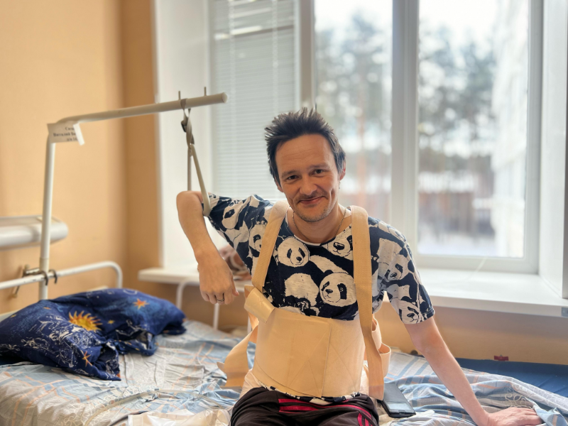 На Урале врачи поставили на ноги свердловчанина, у которого диагностировали разрушение позвоночника | Свердловские врачи вернули мужчину к жизни после разрушения позвоночника