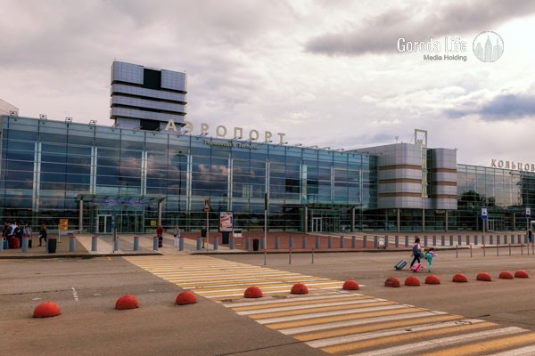 В «Кольцово» задержали курганца, который закурил в туалете самолета В «Кольцово» задержали курганца, который закурил в туалете самолета