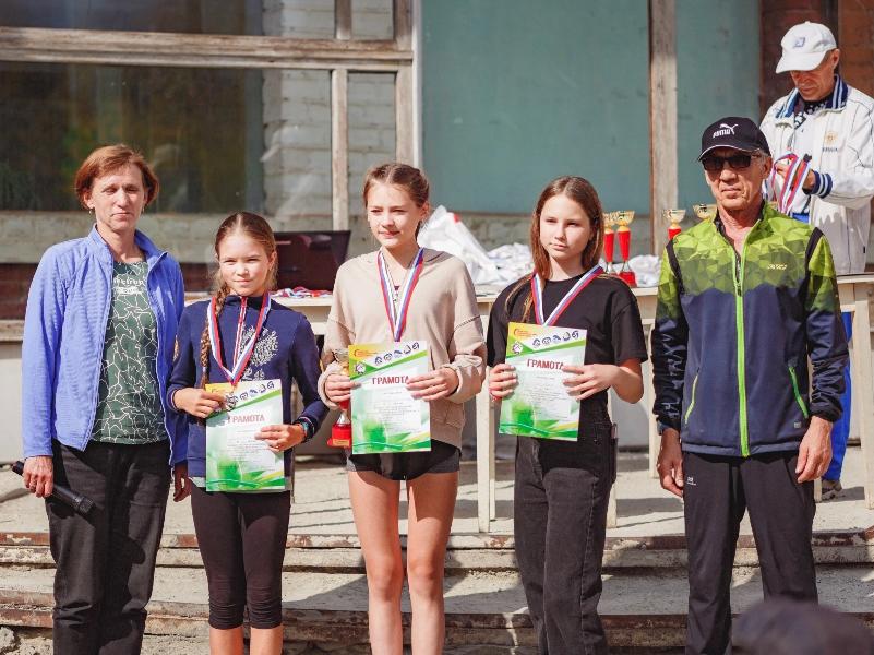 Первоуральцы пробежали эстафету на спортивном мероприятии | В Свердловской области прошел легкоатлетический пробег